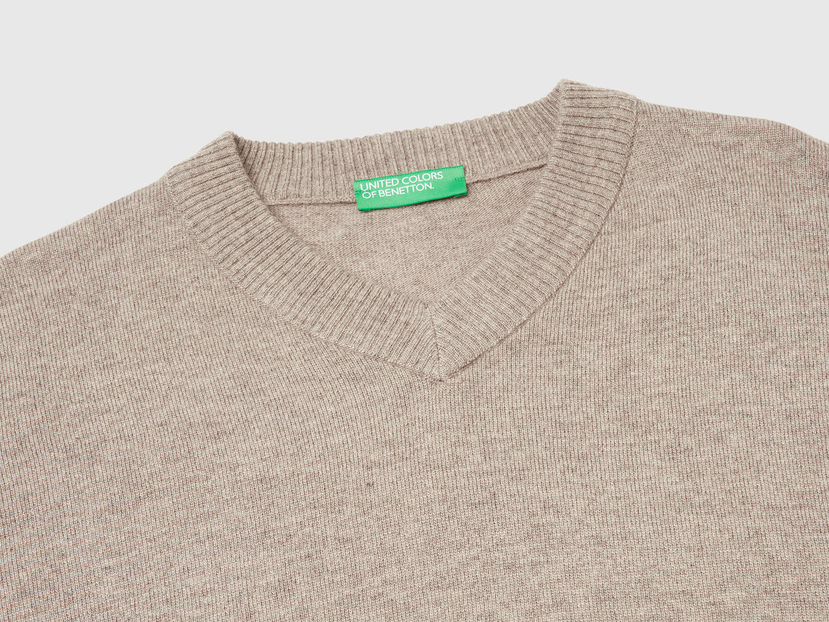 Maglione con scollo a V