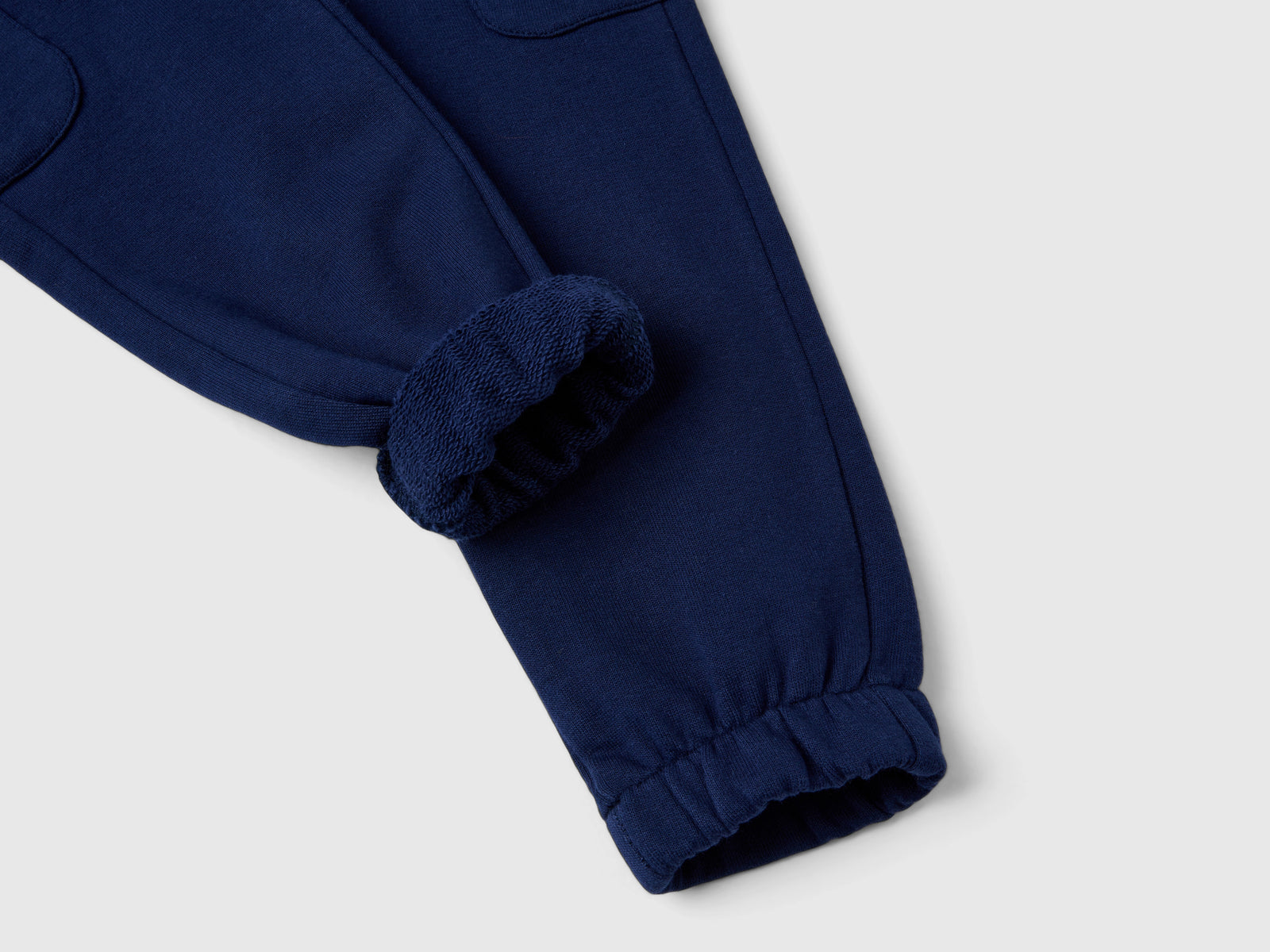 Pantaloni cargo in felpa da bambino blu scuro 2 | Benetton Outlet