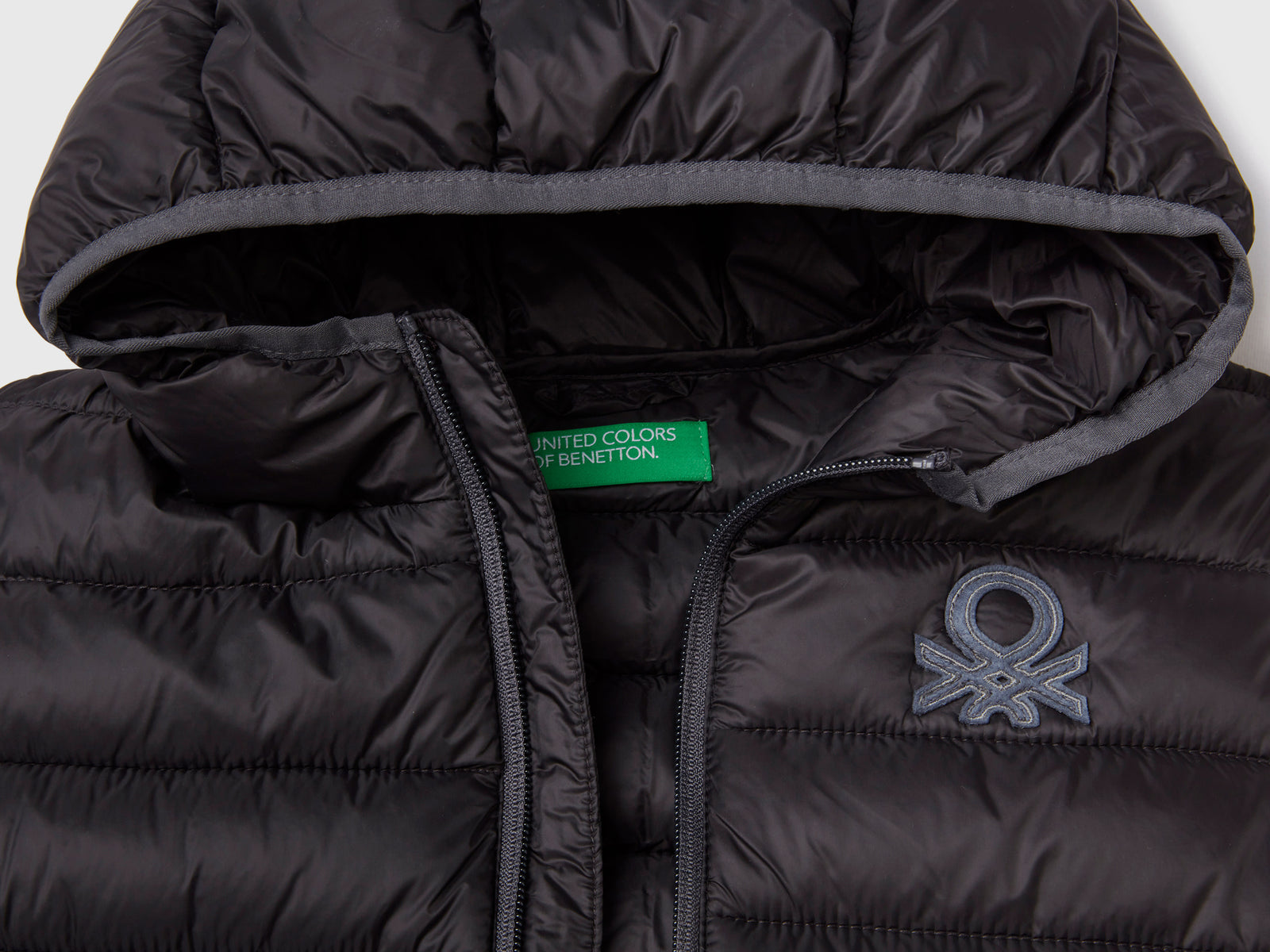 Gilet imbottito con cappuccio da bambino nero 3 | Benetton Outlet