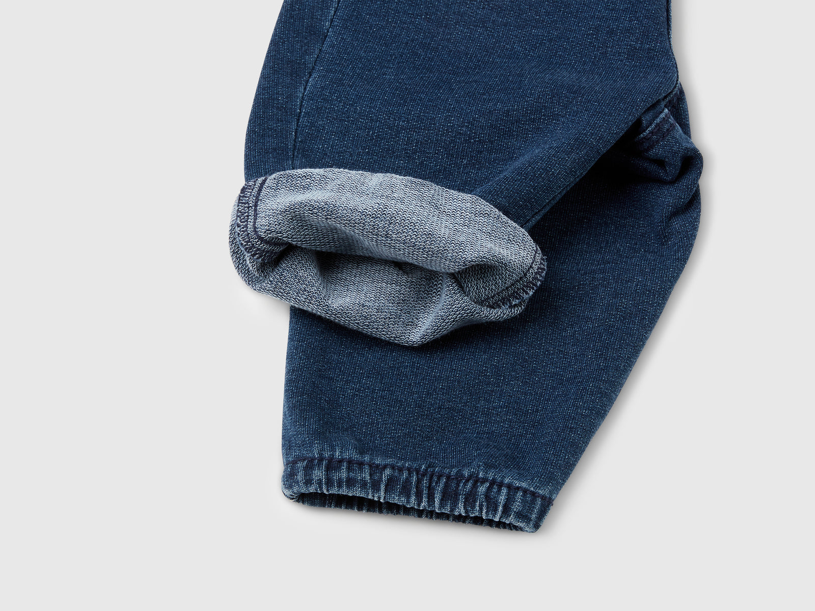 Pantaloni effetto denim con fiocchetto da neonato blu scuro 3 | Benetton Outlet