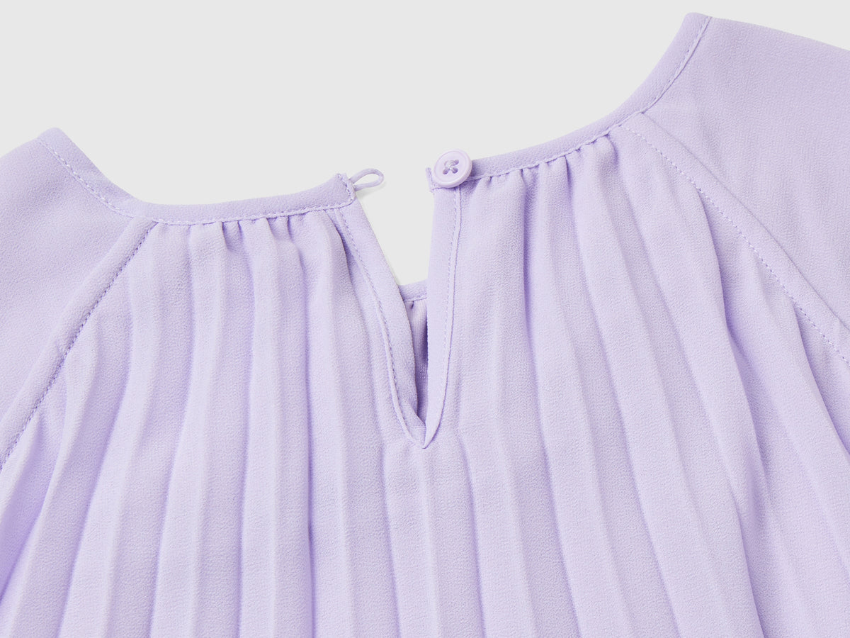 Vestito plissettato con cintura