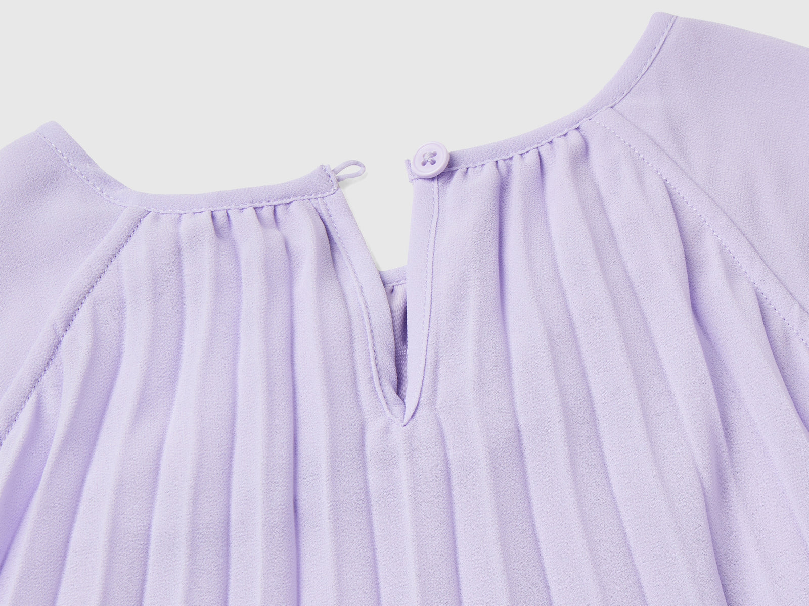 Vestito plissettato con cintura da bambina lilla 2 | Benetton Outlet