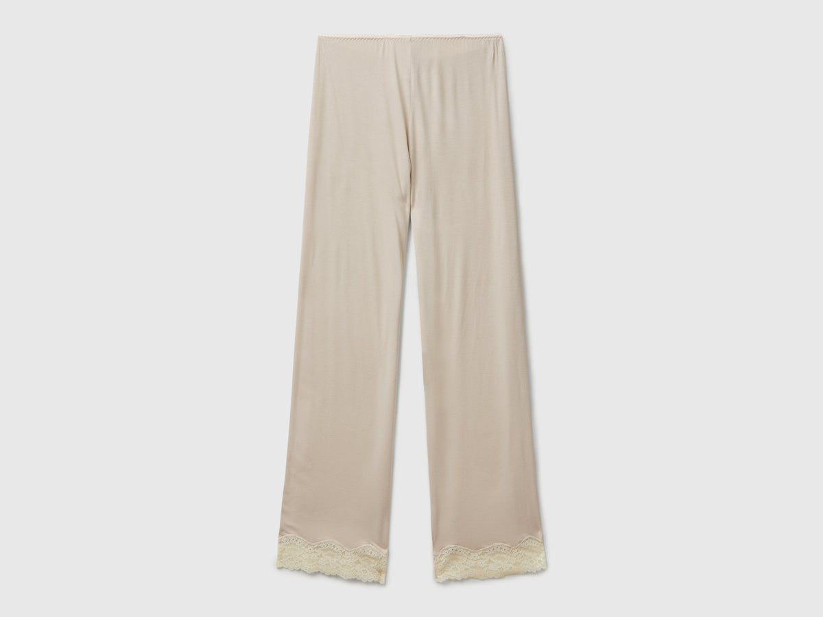 Pantaloni fluidi con pizzo