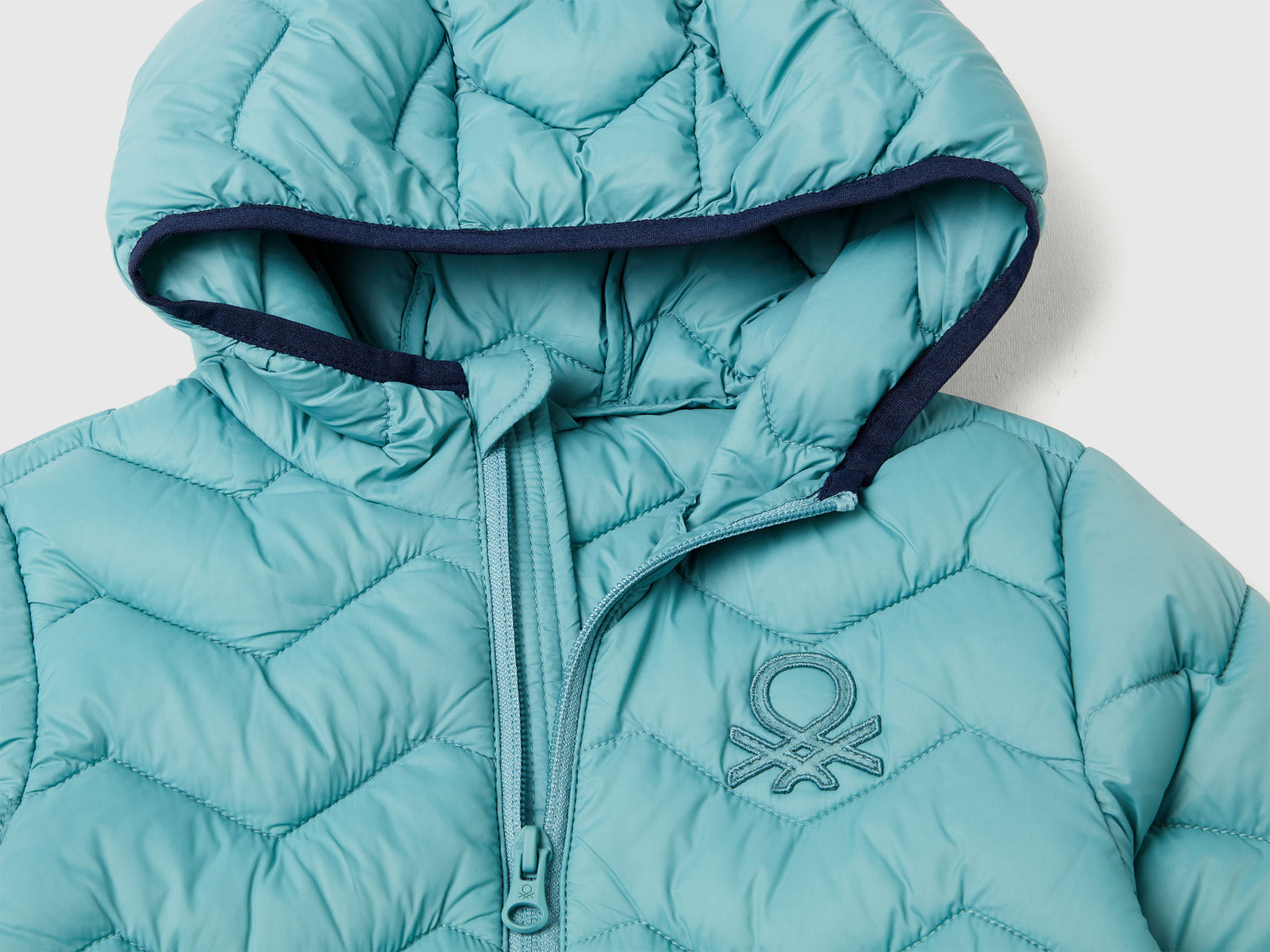 Giubbotto imbottito con cappuccio da bimbo celeste 3 | Benetton Outlet