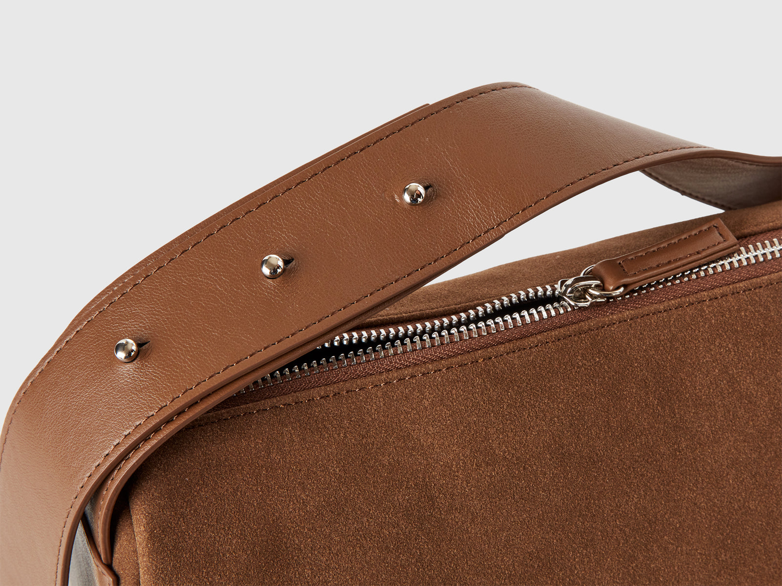 Borsa a spalla effetto scamosciato da donna marrone scuro 3 | Benetton Outlet
