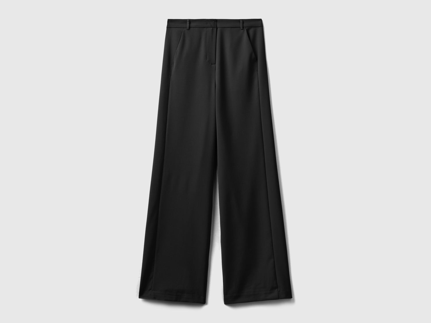 Pantaloni fluidi con gamba dritta da donna nero | Benetton Outlet
