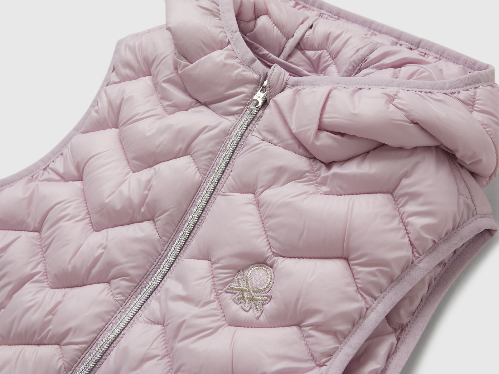 Gilet imbottito con cappuccio da bambina lilla 3 | Benetton Outlet