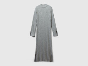 Vestito in maglia con spacchi