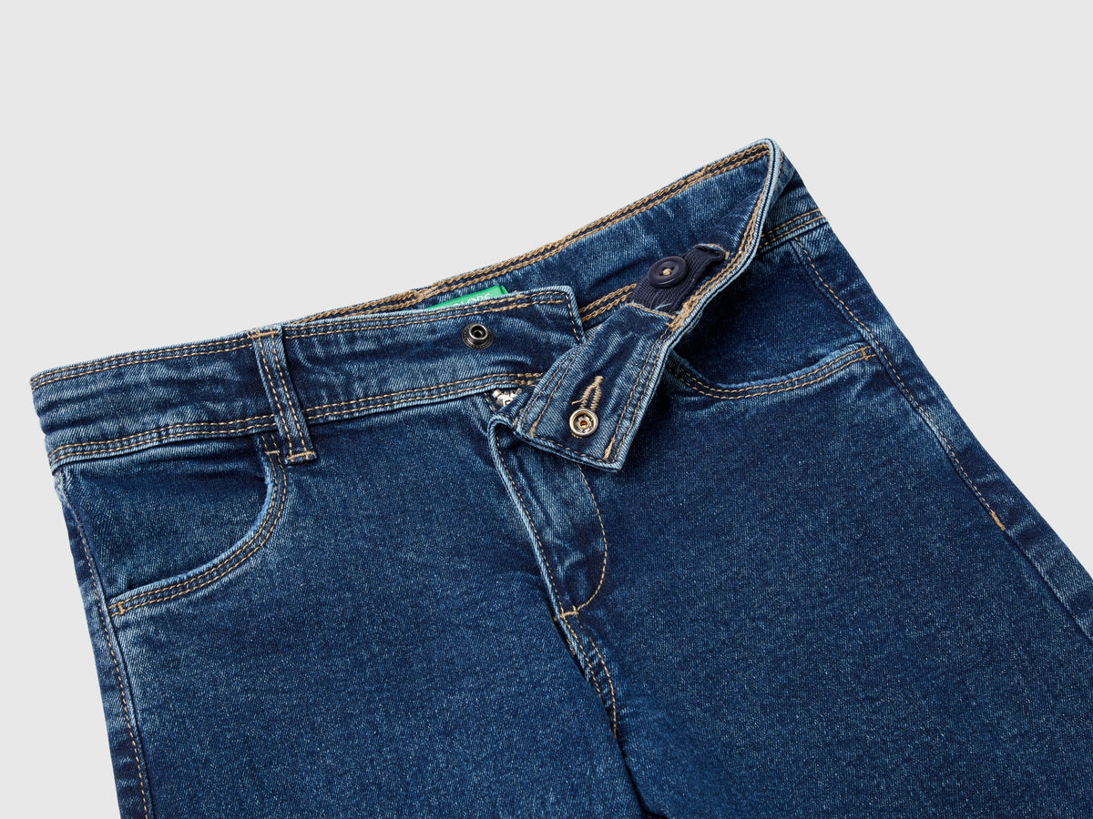 Jeans in cotone riciclato