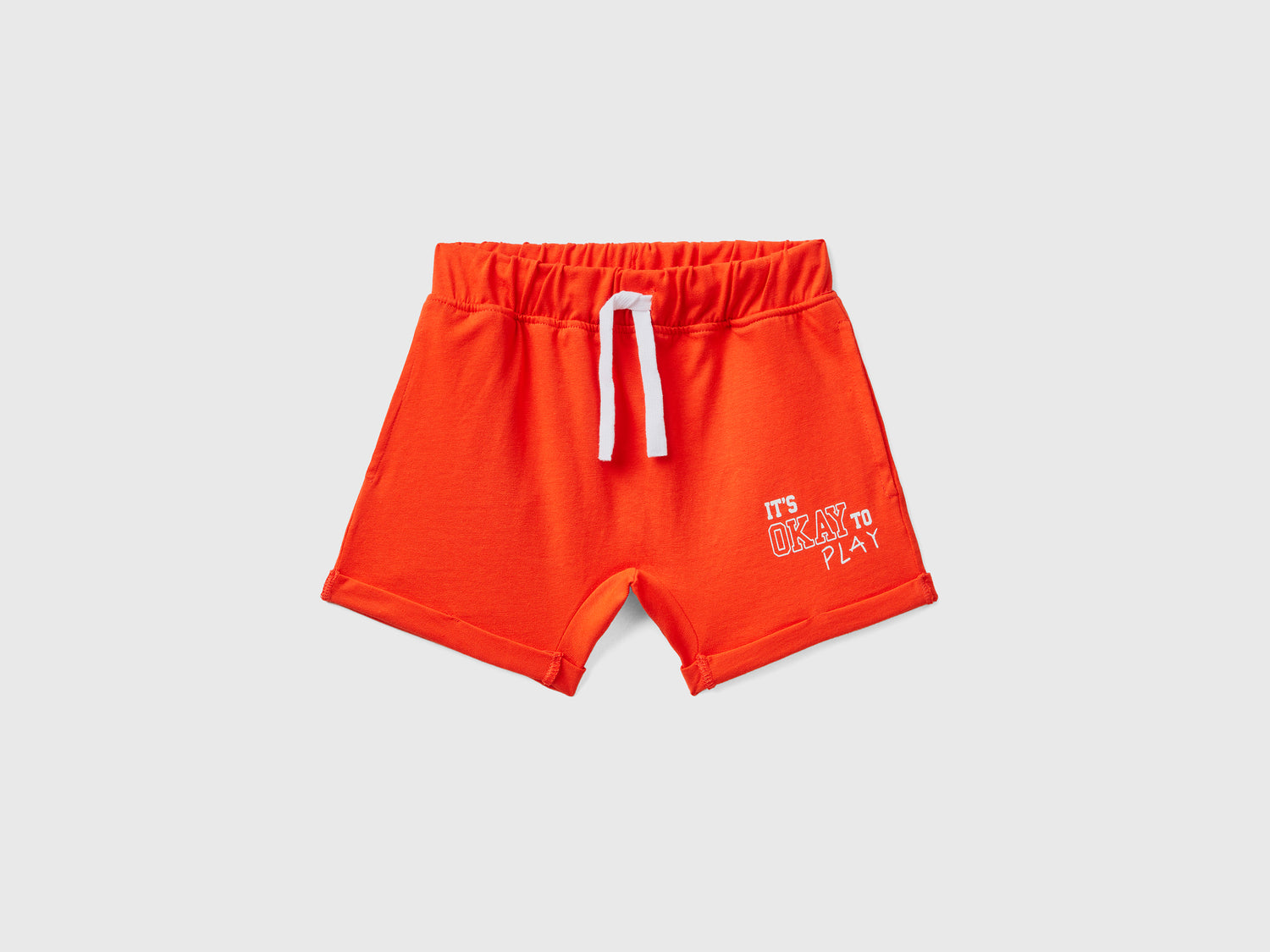 Shorts in puro cotone con stampa frontale e tasche inserite nei fianchi da bimbo rosso corallo | Benetton Outlet