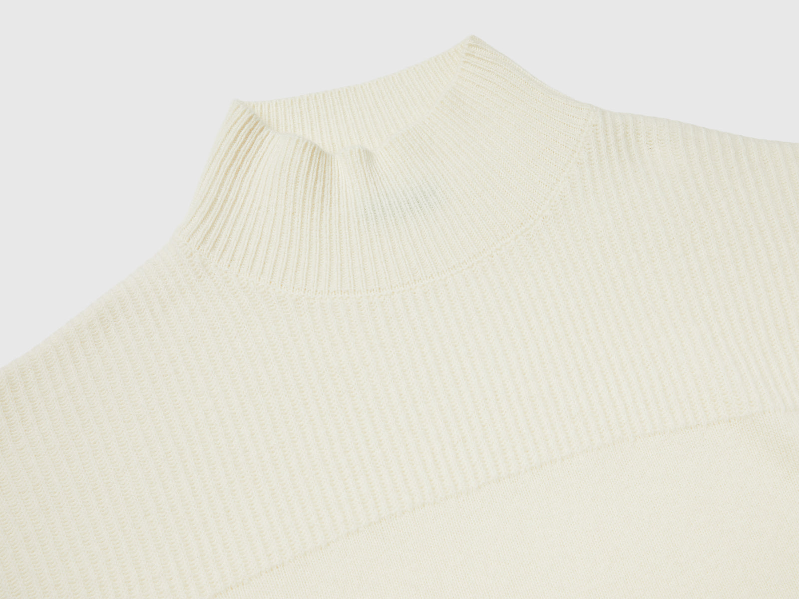 Maglione collo alto 100% lana da donna bianco panna 3 | Benetton Outlet
