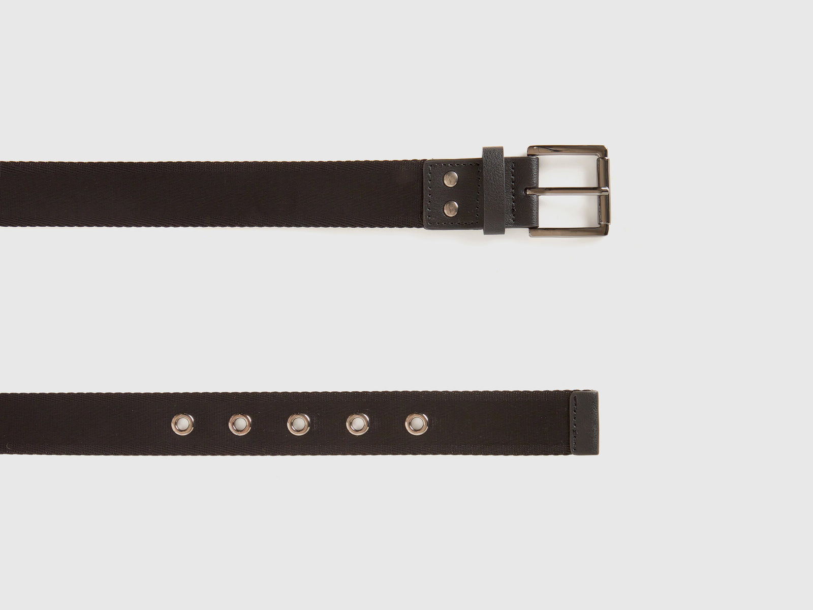 Cintura con occhielli da uomo nero 2 | Benetton Outlet