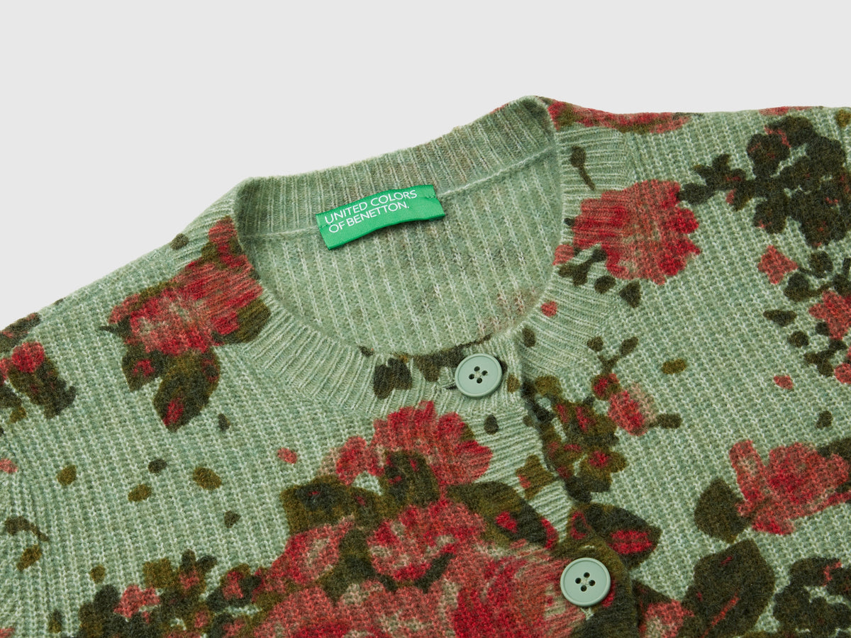 Cardigan  floreale in filato riciclato