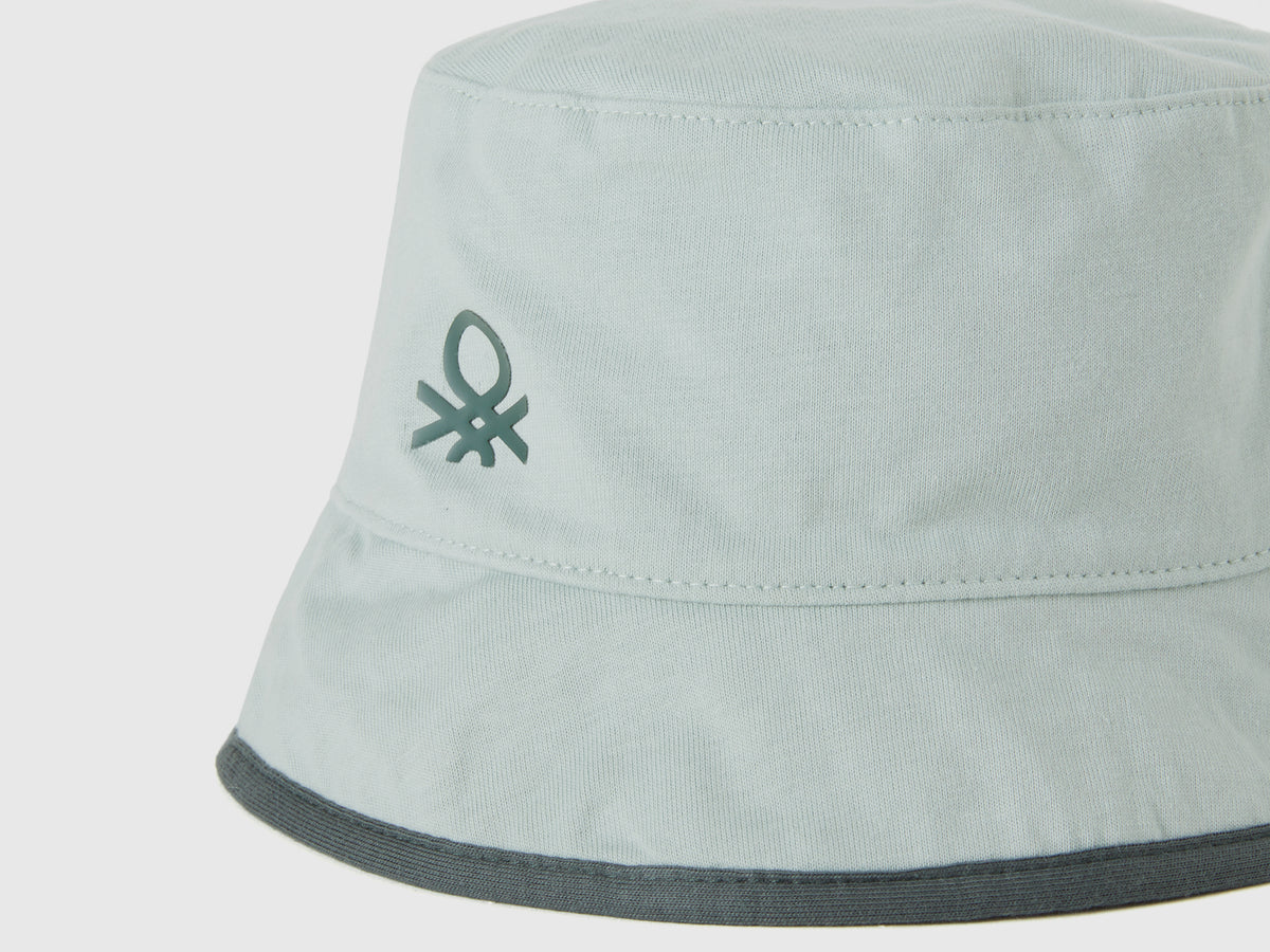 Cappello reversibile con stampa camouflage