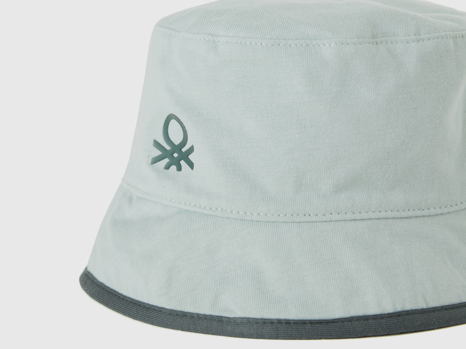 Cappello reversibile con stampa camouflage da bimbo grigio chiaro 3 | Benetton Outlet