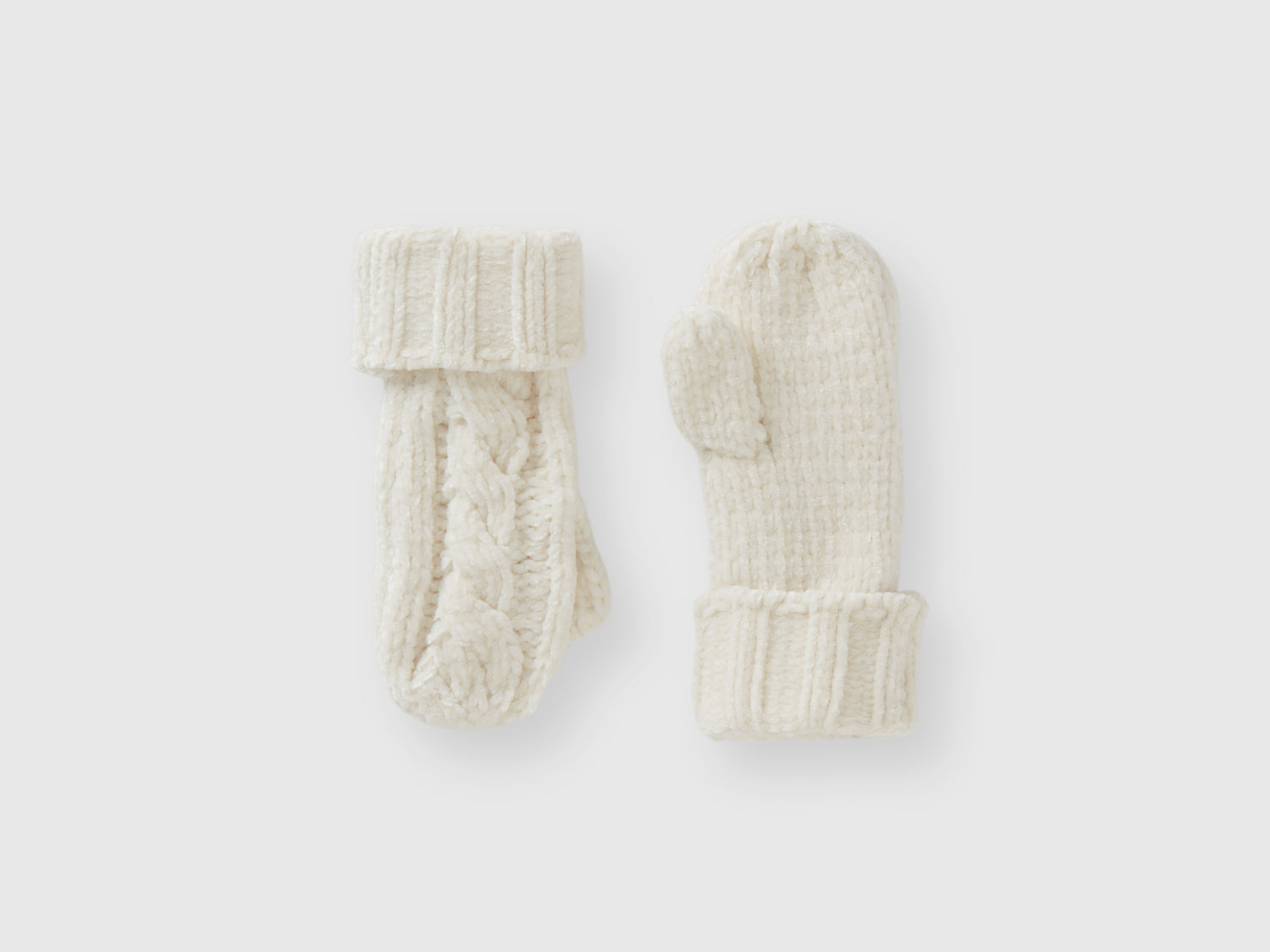 Guanti in ciniglia con trecce da bimbo bianco panna | Benetton Outlet