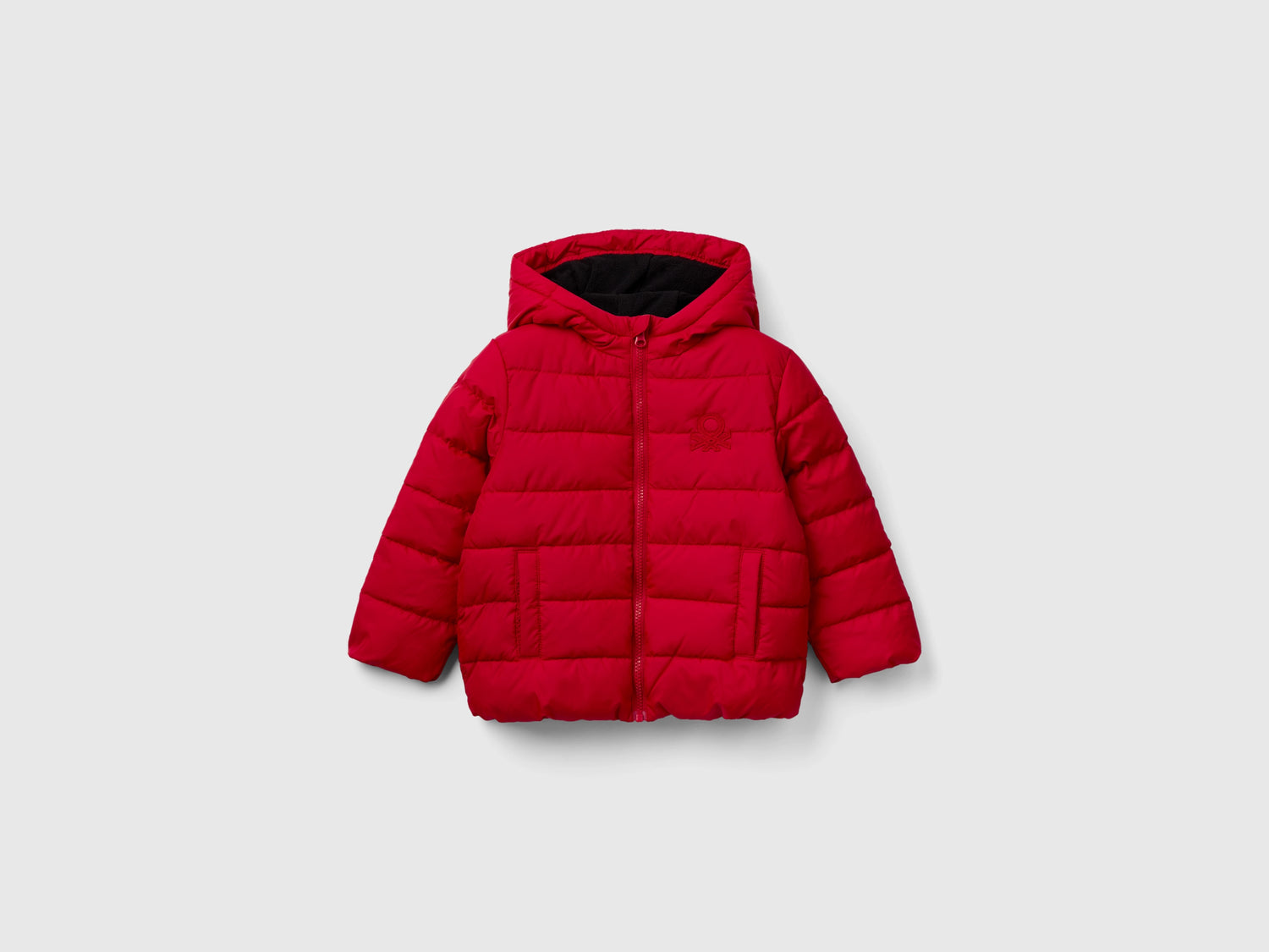 Giubbotto imbottito con cappuccio e logo da bimbo rosso | Benetton Outlet