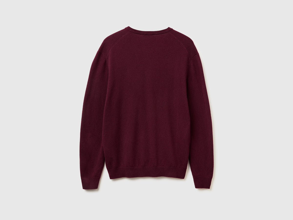 Maglia scollo a V prugna in pura lana Merino