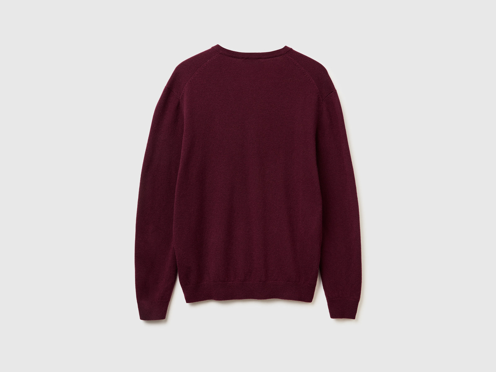 Maglia scollo a V prugna in pura lana Merino da uomo bordeaux 2 | Benetton Outlet