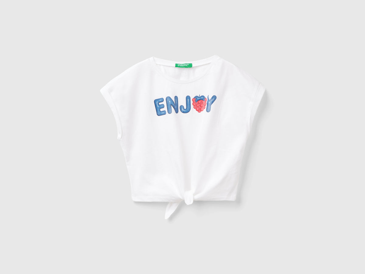 T-shirt con stampa e nodo