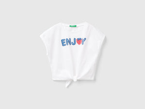 T-shirt con stampa e nodo