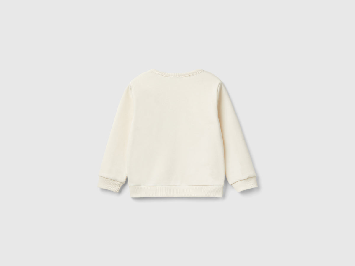 Closed sweatshirt with glitter print