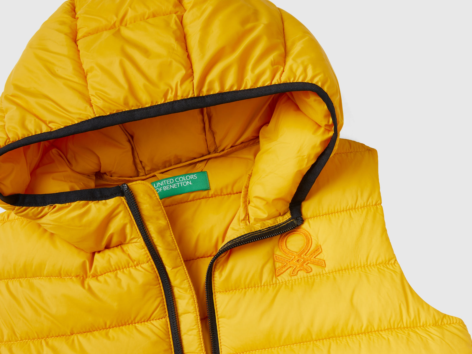 Gilet imbottito con cappuccio da bambino giallo 3 | Benetton Outlet