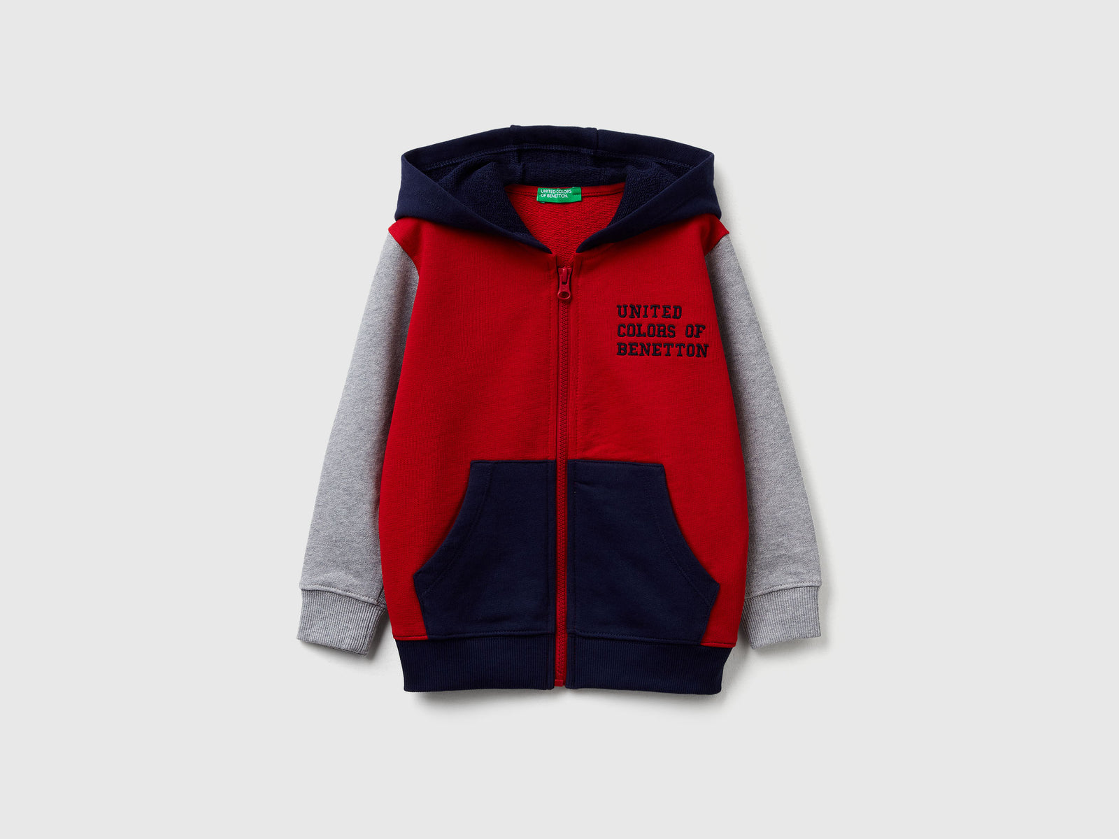 Felpa con cappuccio e ricamo da bimbo rosso | Benetton Outlet