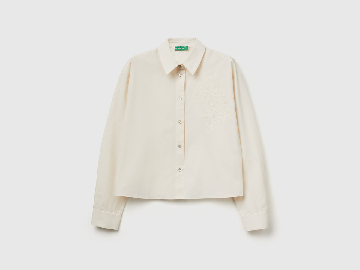 Camicia con ricamo floreale