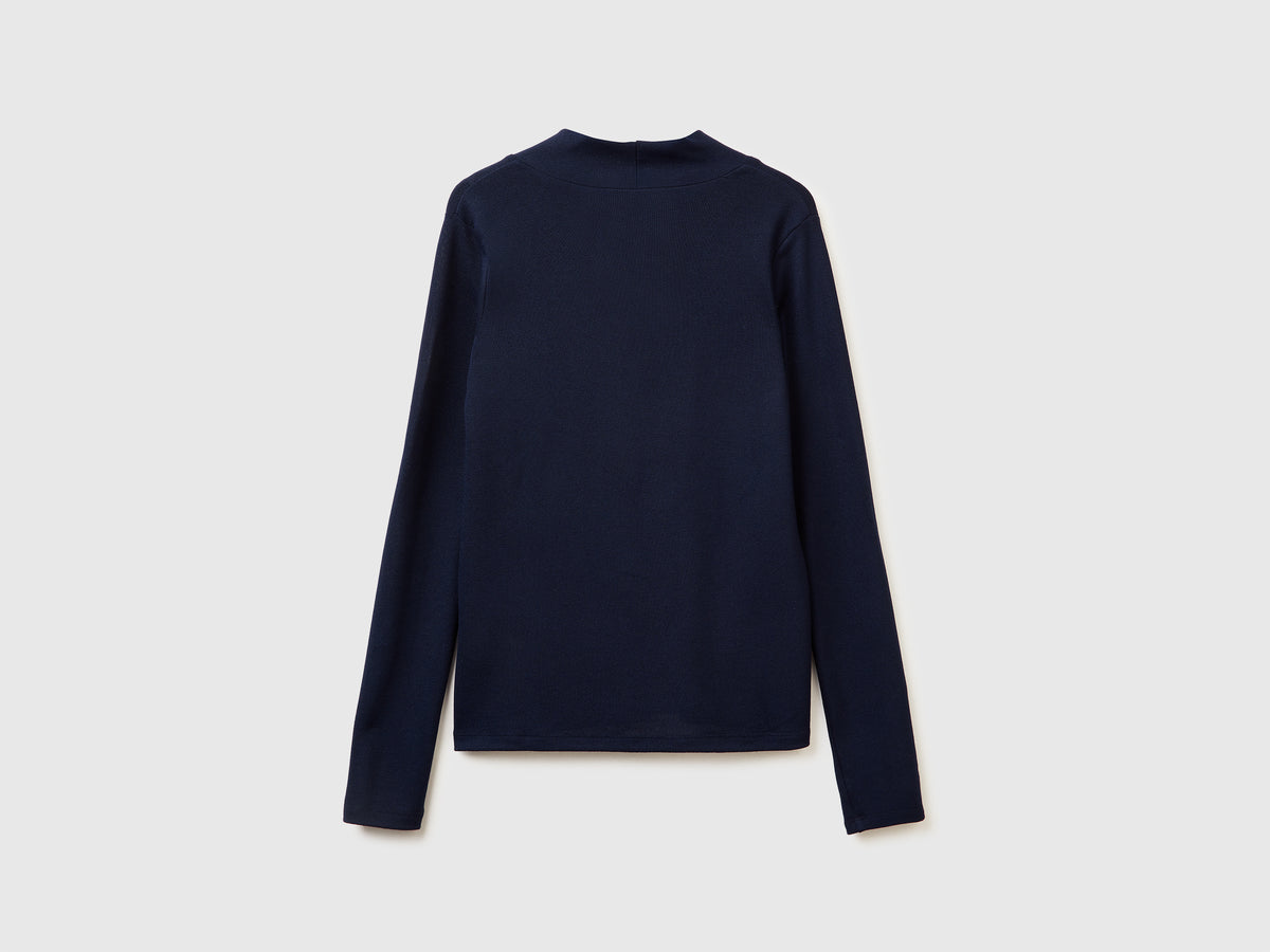T-shirt in crêpe con scollo a V