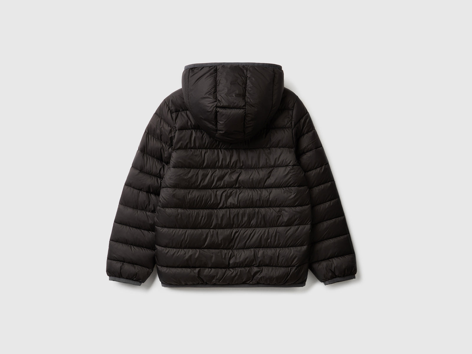 Giubbotto imbottito con cappuccio da bambino nero 2 | Benetton Outlet