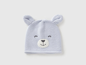 Cappellino crochet con applicazioni