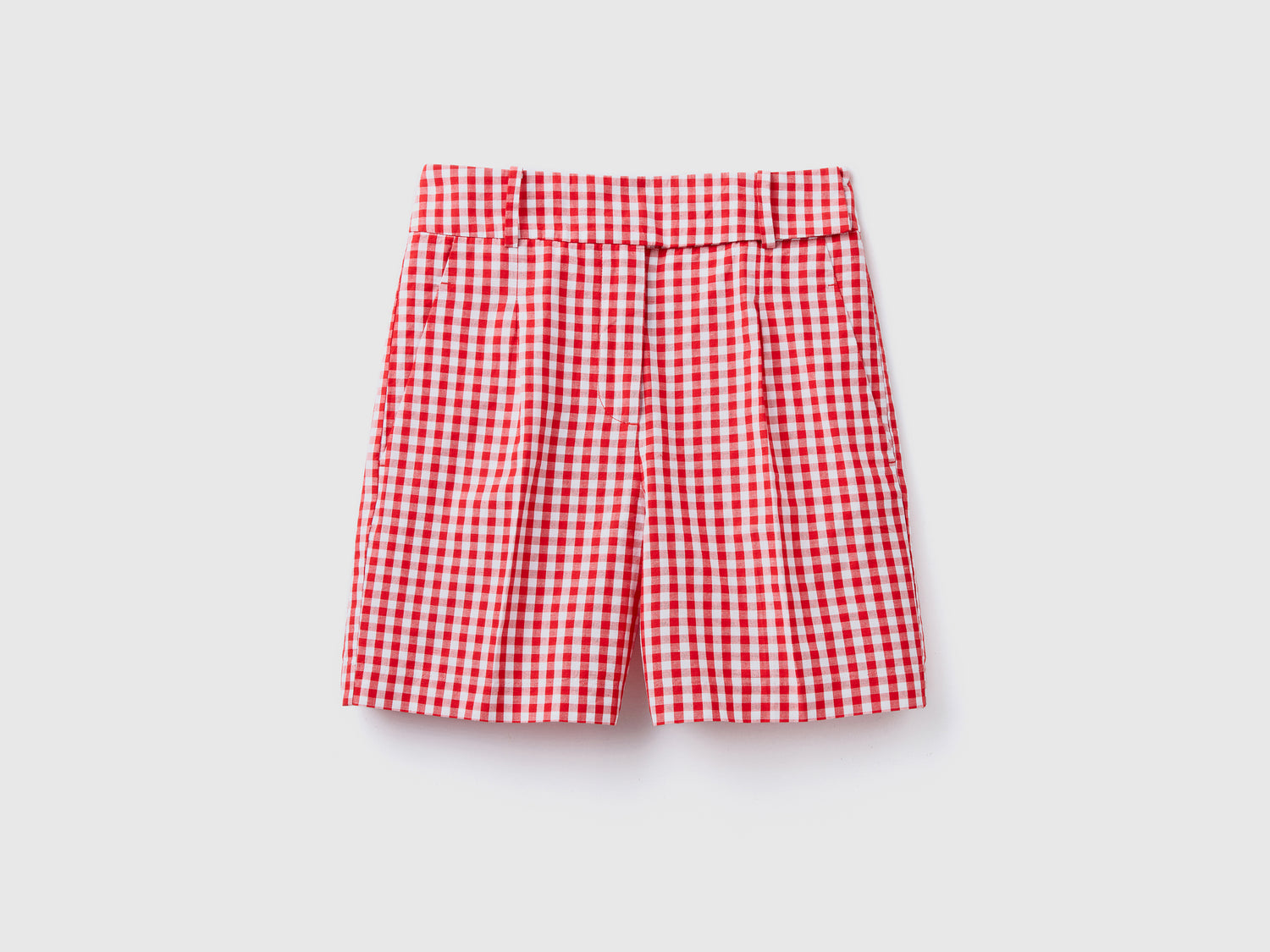 Pantaloni corti a vita alta in misto cotone e lino con fantasia a quadretti da donna rosso | Benetton Outlet
