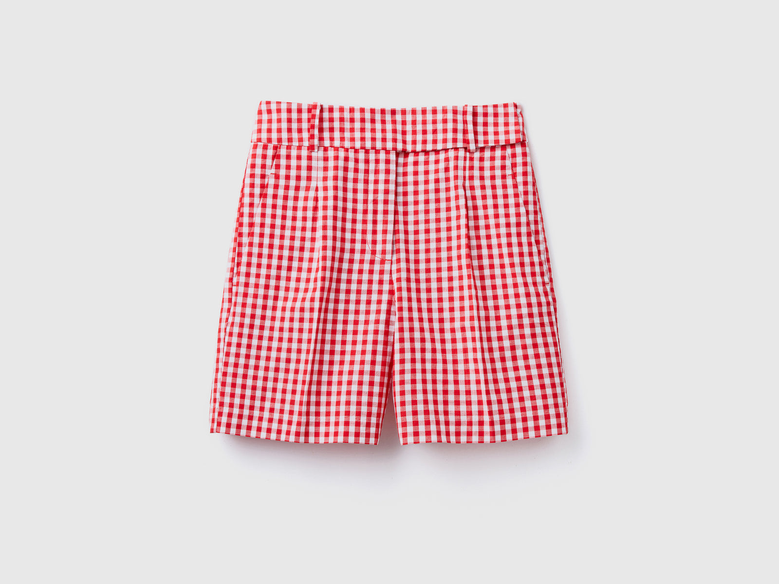 Pantaloni corti a vita alta in misto cotone e lino con fantasia a quadretti da donna rosso | Benetton Outlet