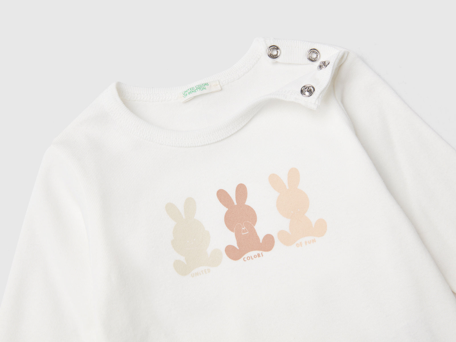 Maglietta girocollo a manica lunga in costina di puro cotone da neonato bianco 2 | Benetton Outlet