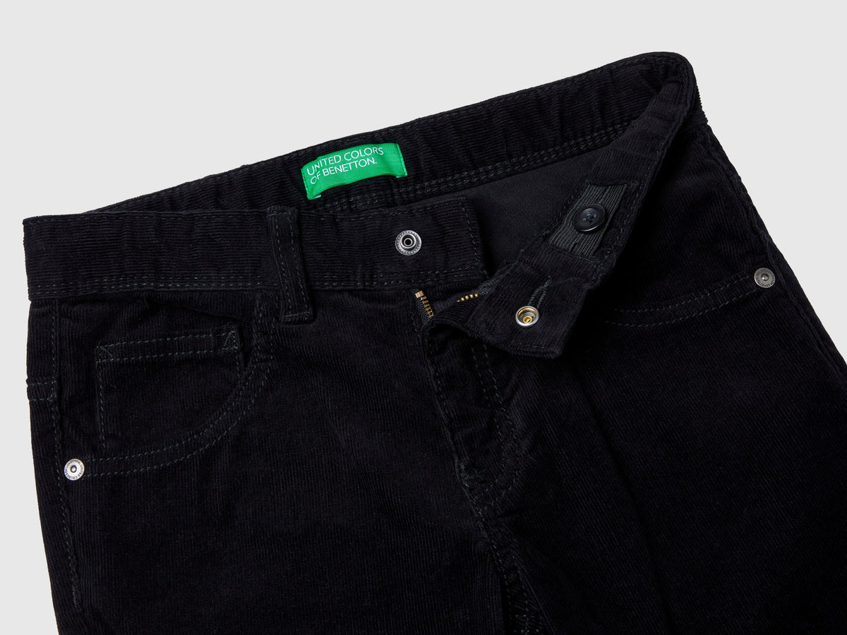 Pantaloni slim fit in velluto stretch