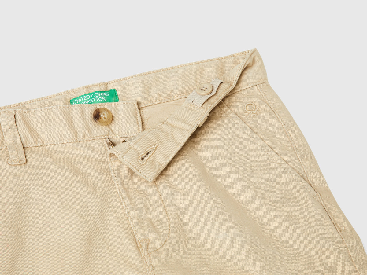 Slim fit chinos in stretch cotton