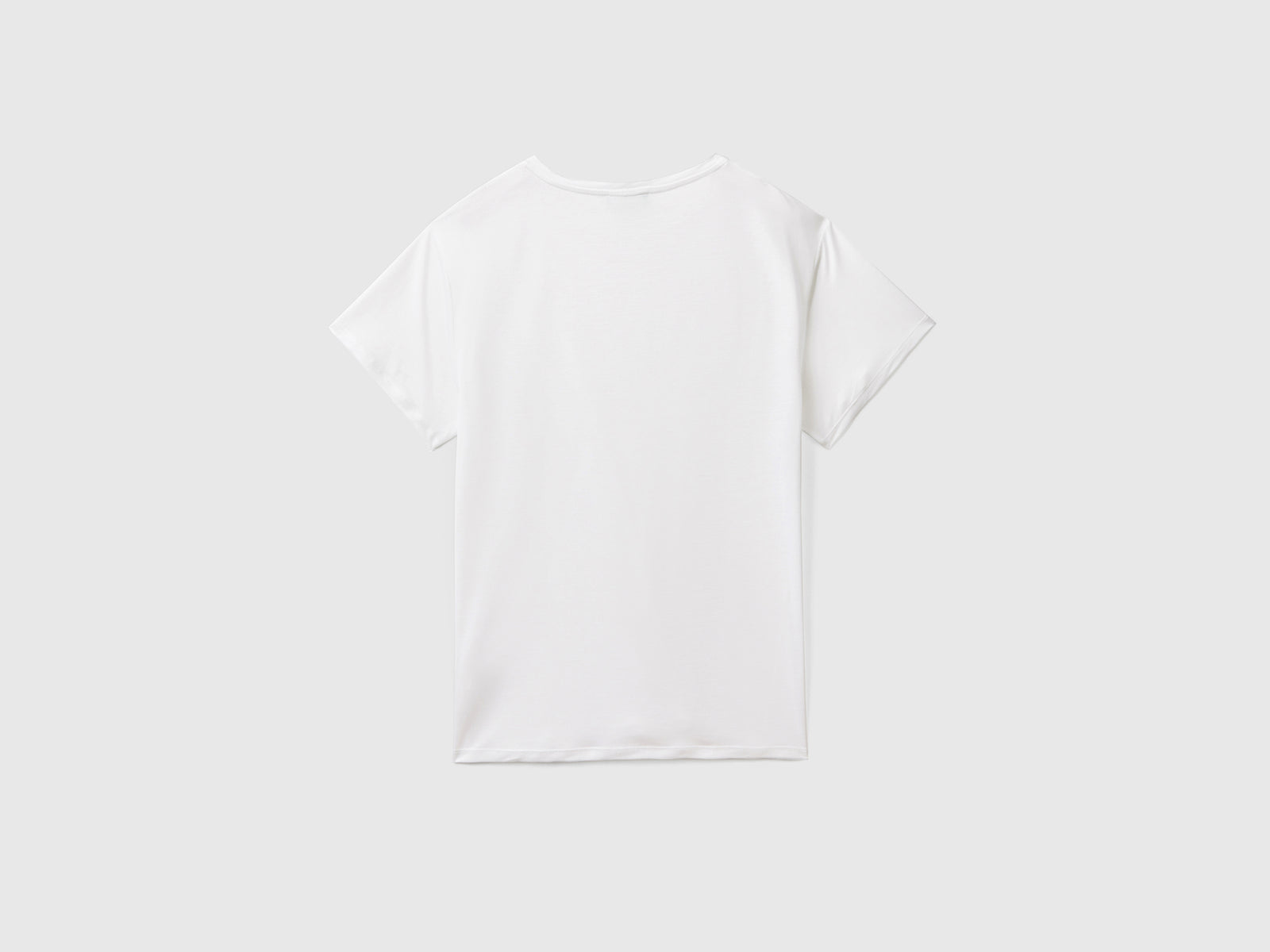 T-shirt girocollo in viscosa da donna bianco 2 | Benetton Outlet