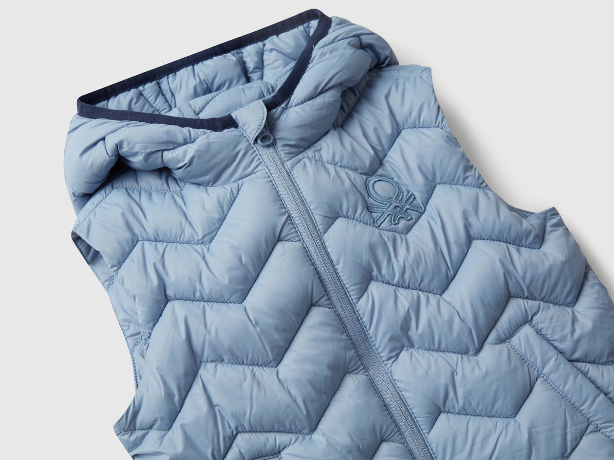 Gilet imbottito con cappuccio