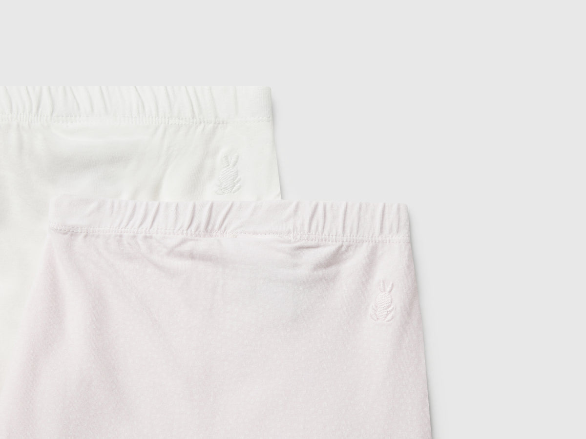 Due pantaloni in cotone