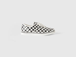 Sneakers con lacci e logo