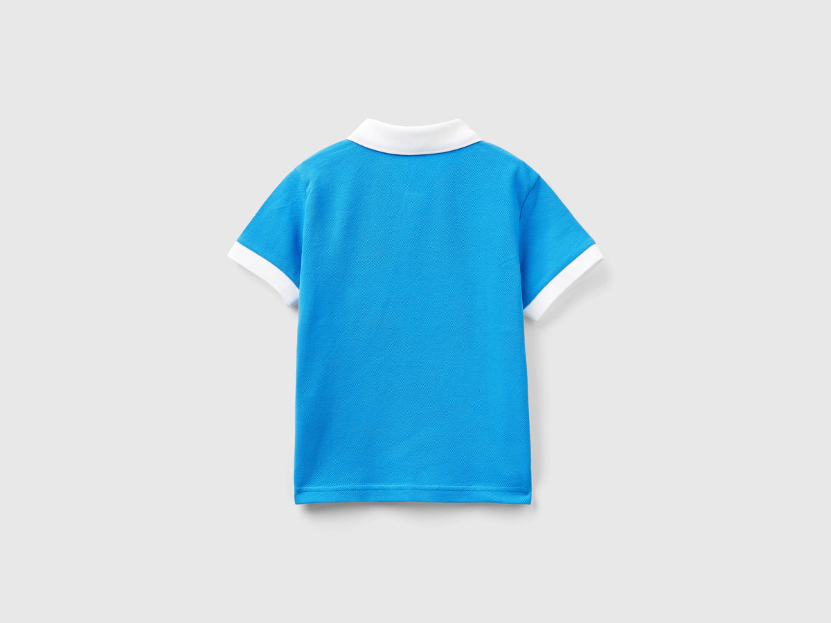 Polo color block con patch