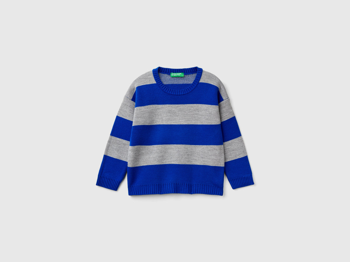 Maglia a righe con grafica skateboard