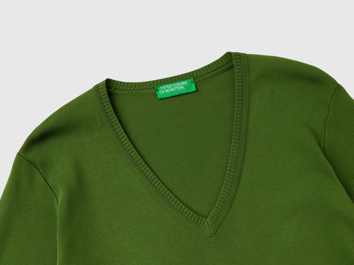 Maglia in puro cotone con scollo a V