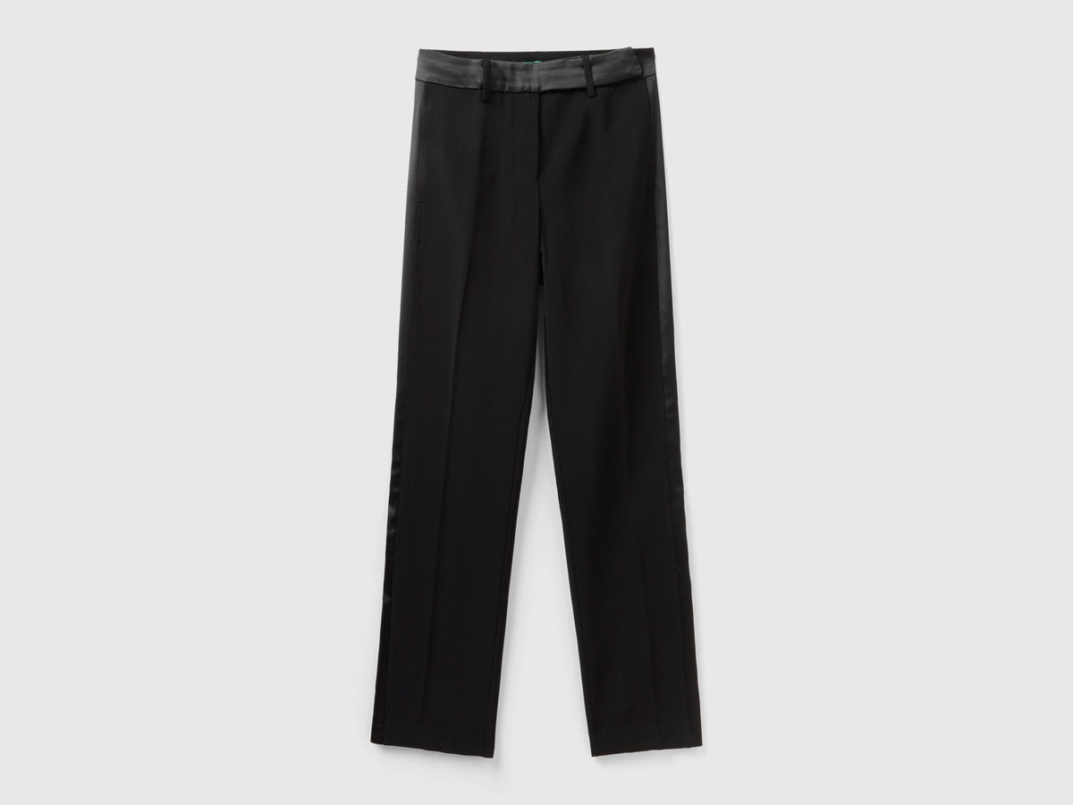 Pantaloni con dettagli in raso