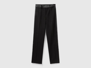 Pantaloni con dettagli in raso