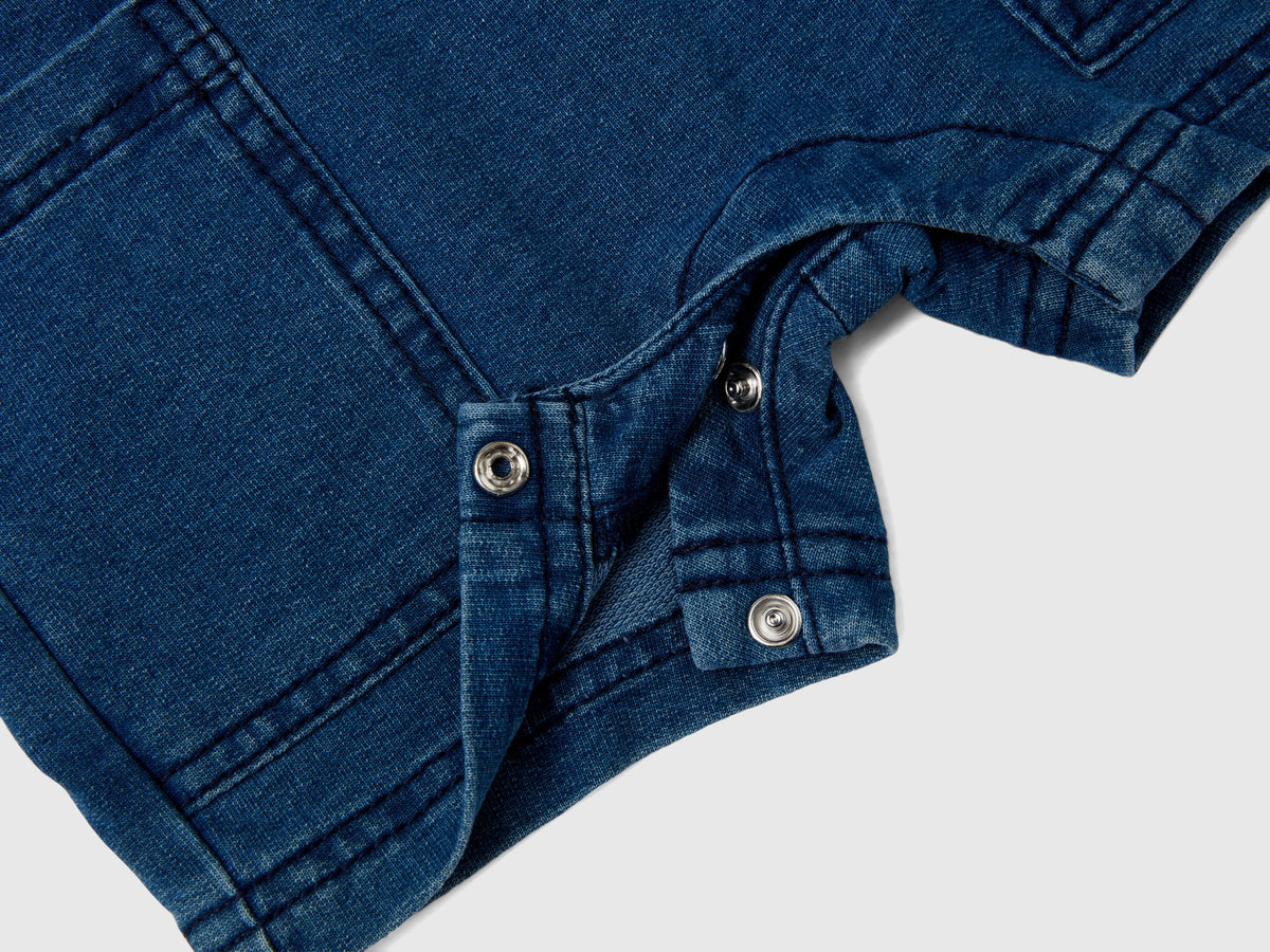 Salopette corta effetto denim