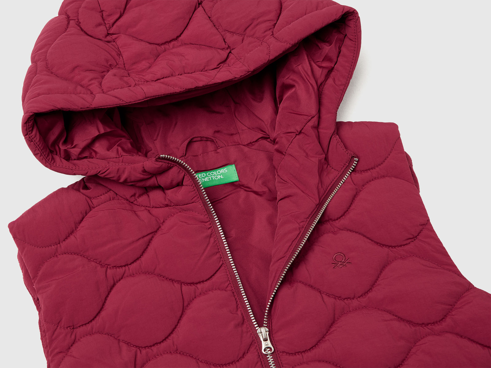 Gilet imbottito con cappuccio da bambina bordeaux 3 | Benetton Outlet