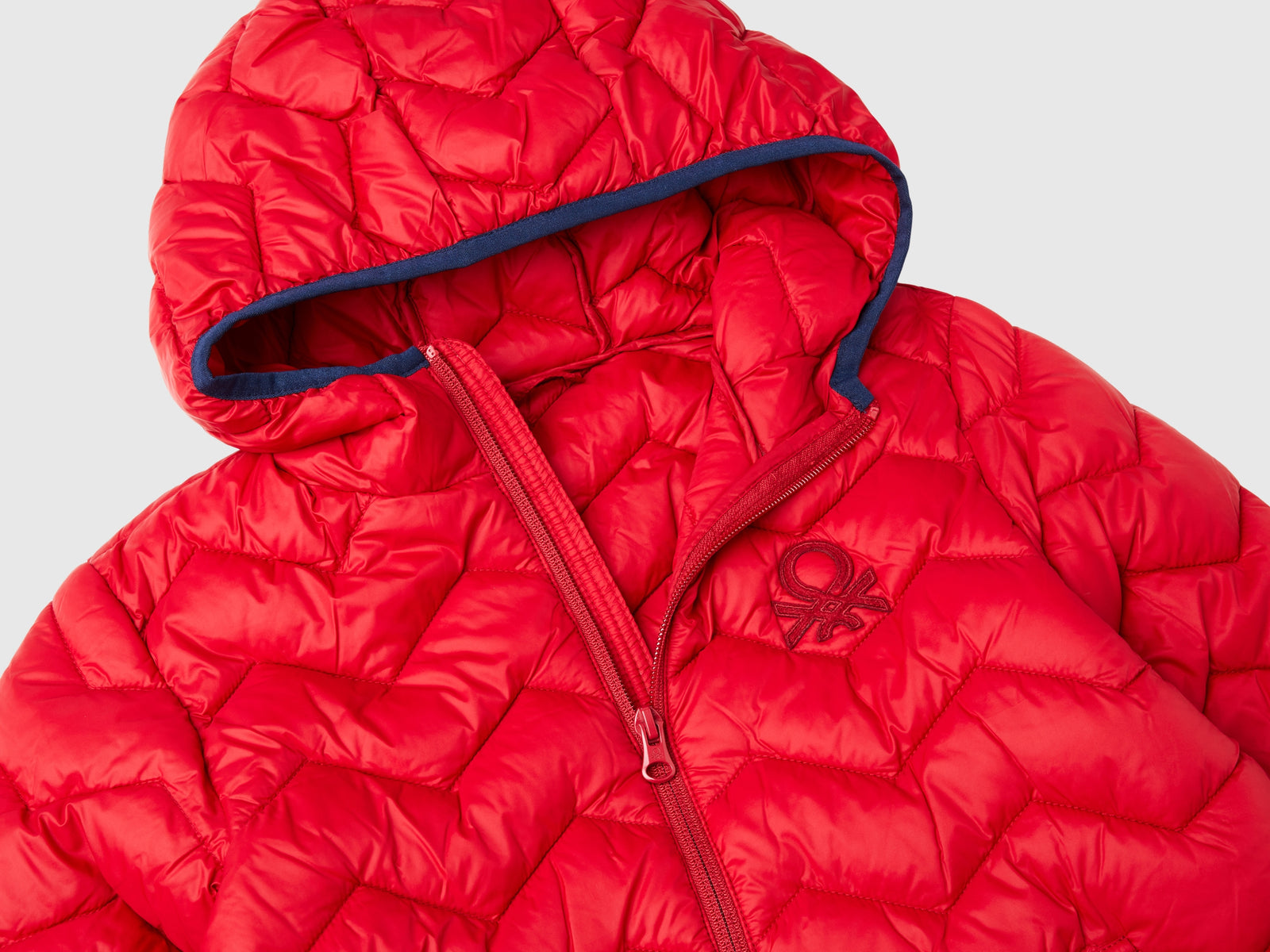 Giubbotto imbottito con cappuccio da bambino rosso 3 | Benetton Outlet