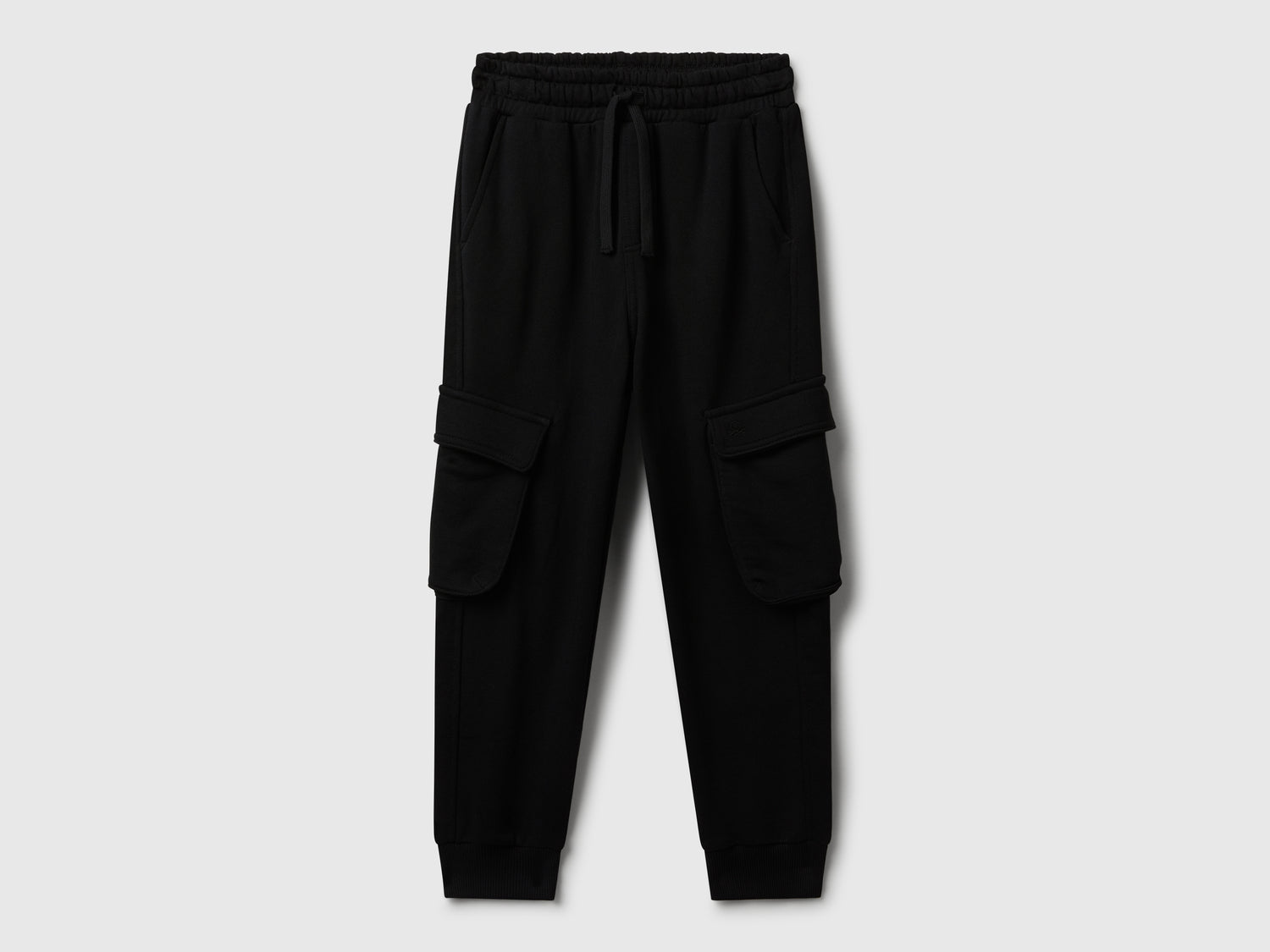 Joggers cargo in felpa da bambino nero | Benetton Outlet